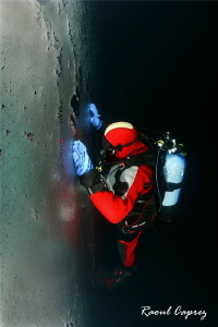 Ice climbing :-) by Raoul Caprez 
